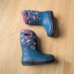 Bogs Kids' Blue and Pink Horse And Space Print Boots Size 4